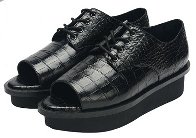 BENATIVE/挡不住的时尚范 特色定制松糕底黑色鳄鱼纹牛皮单鞋